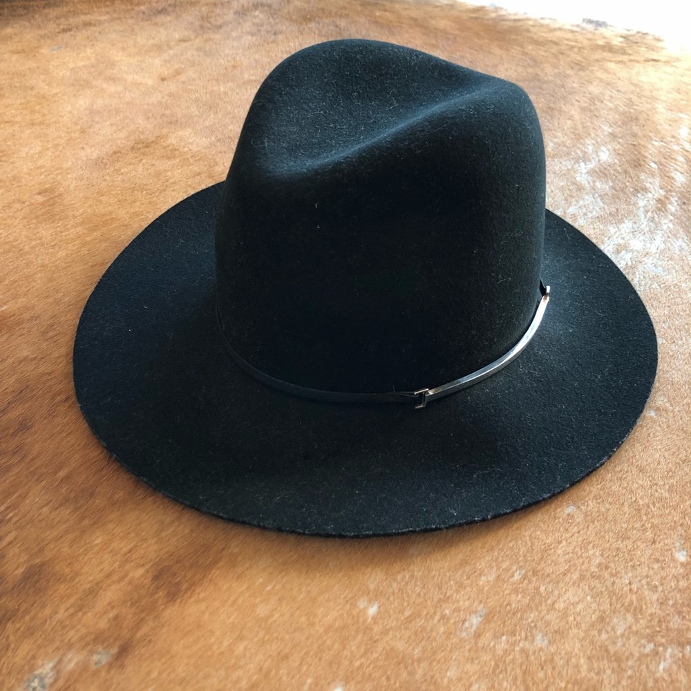 Janessa Leone Vera hat